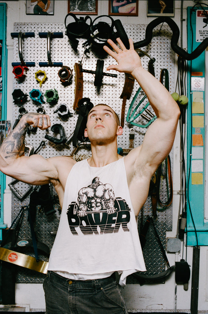 Strong: POWER Cropped Side Cut Tee